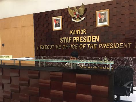 alamat kantor kepala staf kepresidenan , M